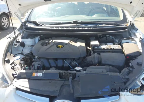 2016 Hyundai Elantra Value Edition z USA, uszkodzony, nr VIN 5NPDH4AE1GH735515